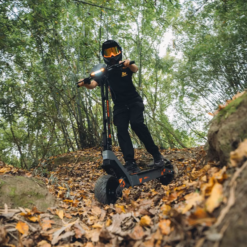 Trotinetă electrică KuKirin G4 - poziție de condus ergonomică și cadru aerodinamic