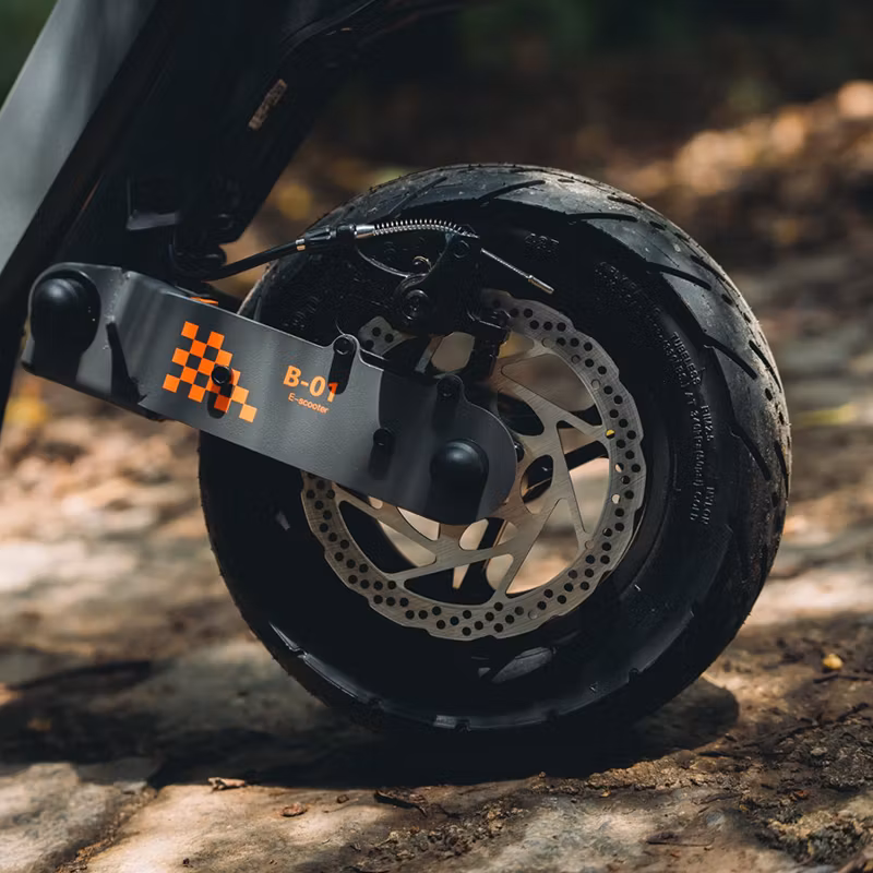 Trotinetă electrică KuKirin G4 - contact cu cheie și display tactil